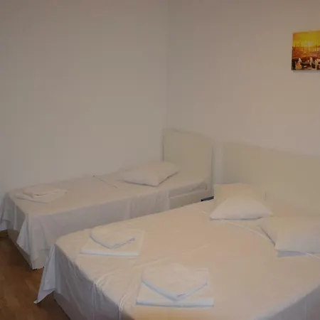 Aty & Michelle Гостевой дом Вама-Веке