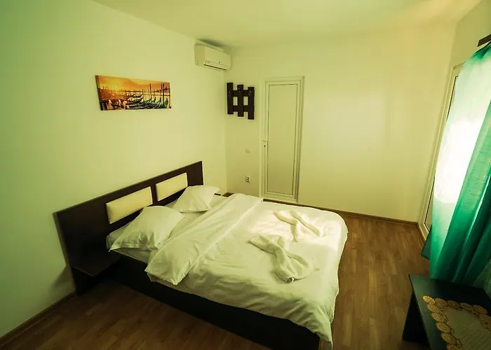 Aty & Michelle Vama Veche